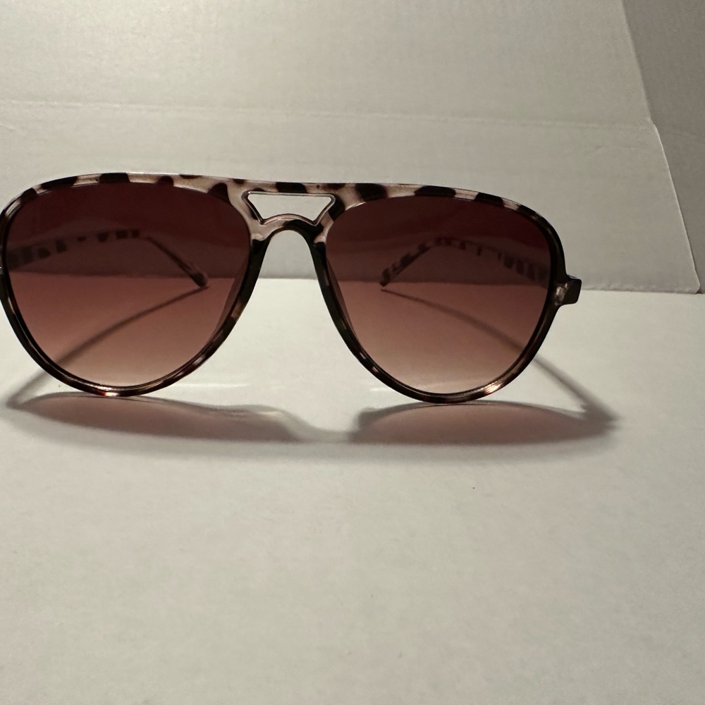 Stylish Tortoiseshell Sunglasses